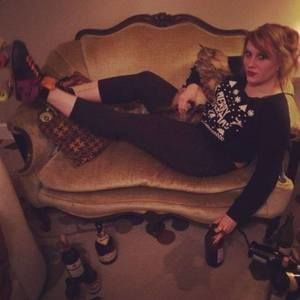 Meet your Posher, Lauralye